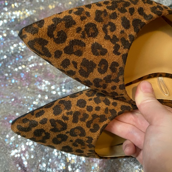 🤎Express cheetah print flats 🤎 - Picture 3 of 8
